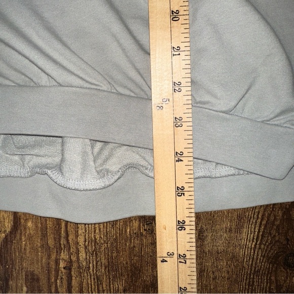 Magnolia Top Womens Small Green Embroidered Logo Sweatshirt - Picture 8 of 10